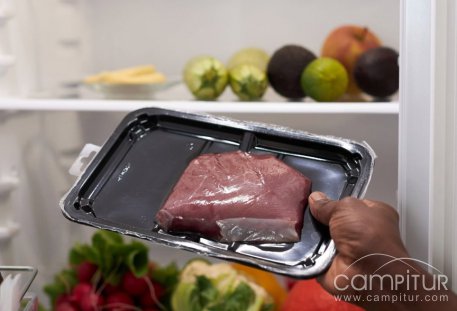 ¿Qué hacer con los alimentos tras un corte eléctrico? El tiempo que resisten en nevera y congelador